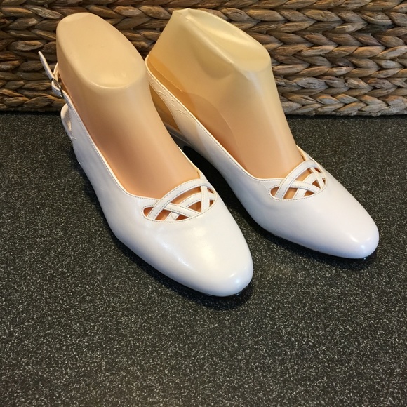 Hush Puppies Soft Style White Slingback Shoes - Picture 4 of 16